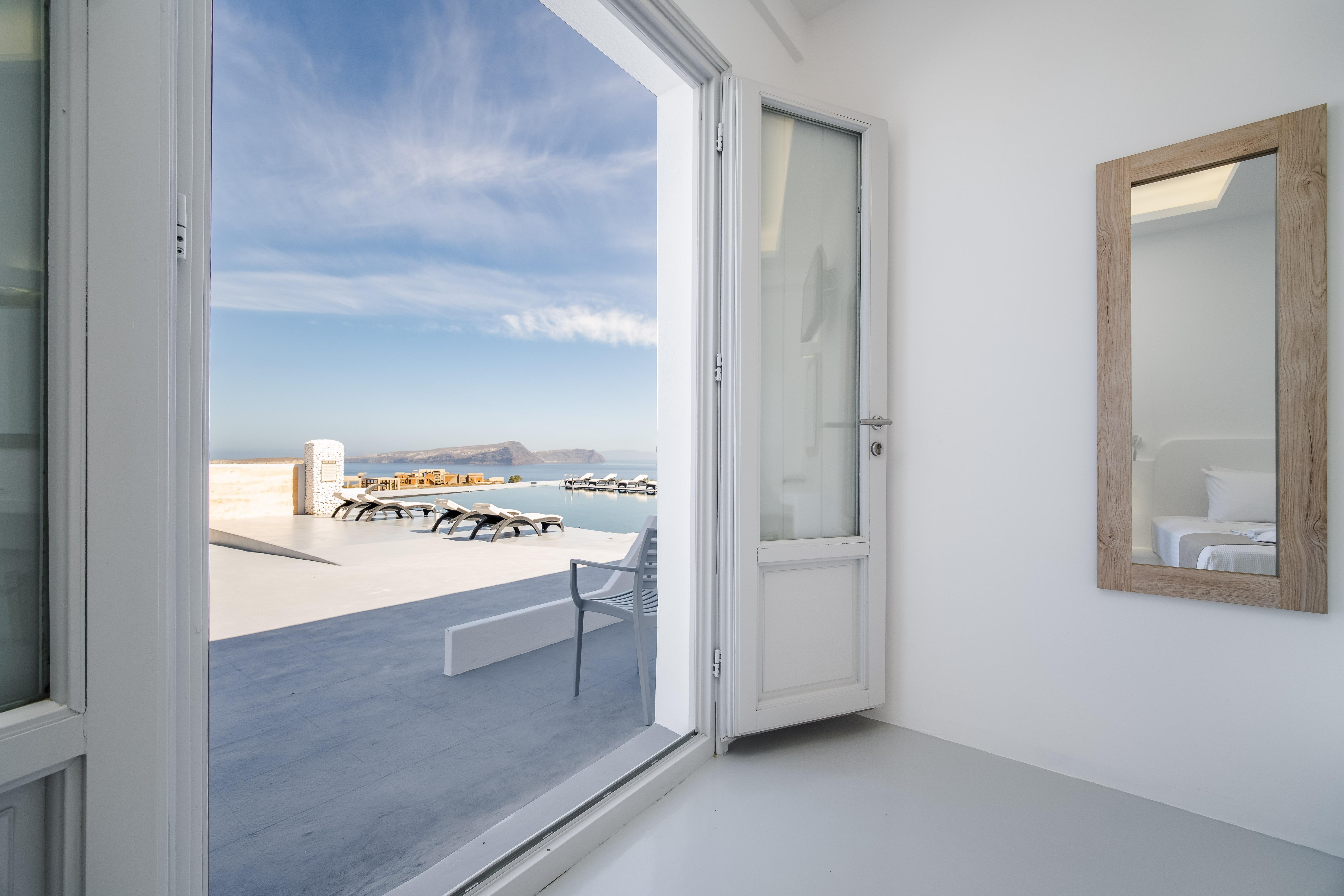 Serenita Luxury Suites Akrotírion エクステリア 写真