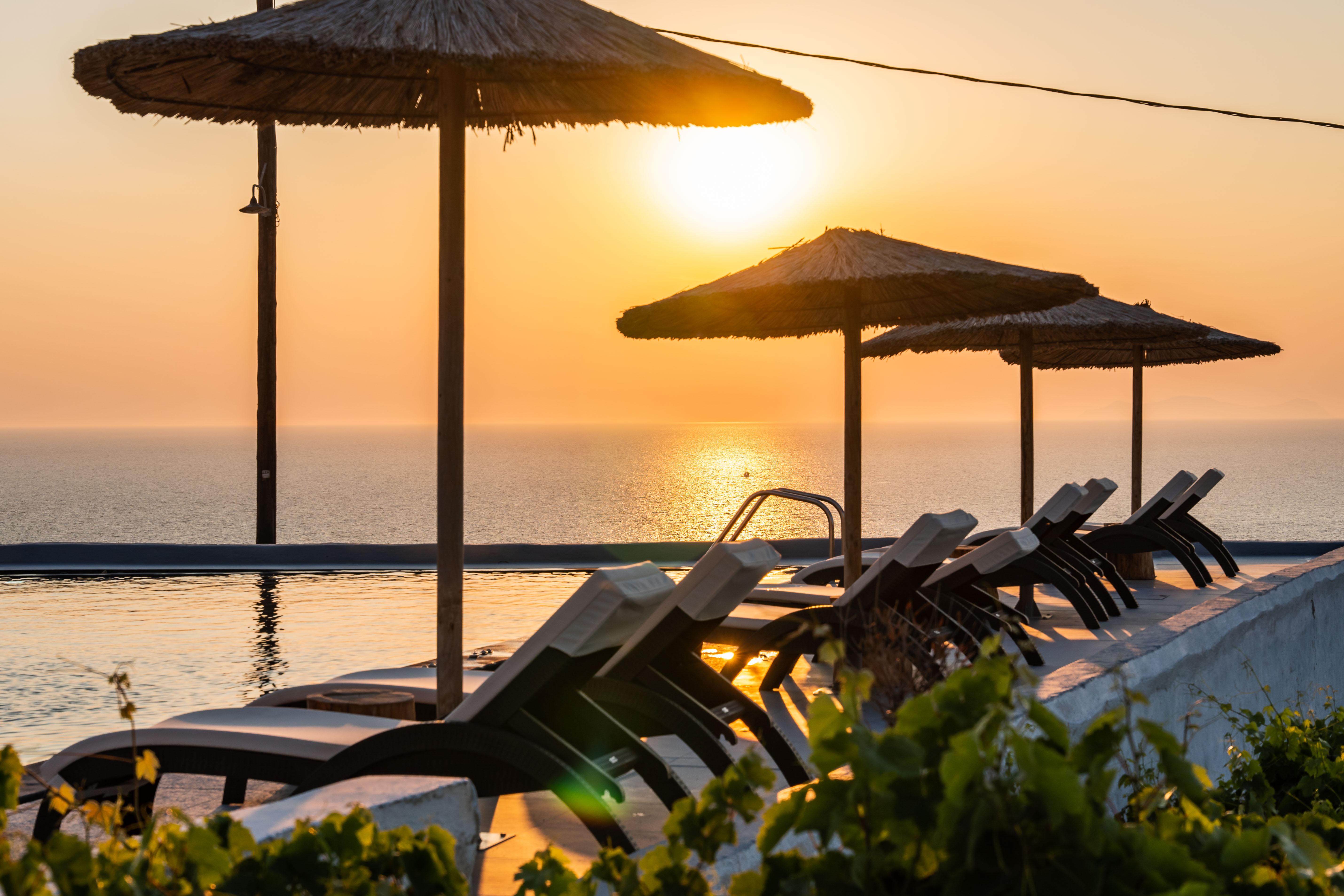 Serenita Luxury Suites Akrotírion エクステリア 写真