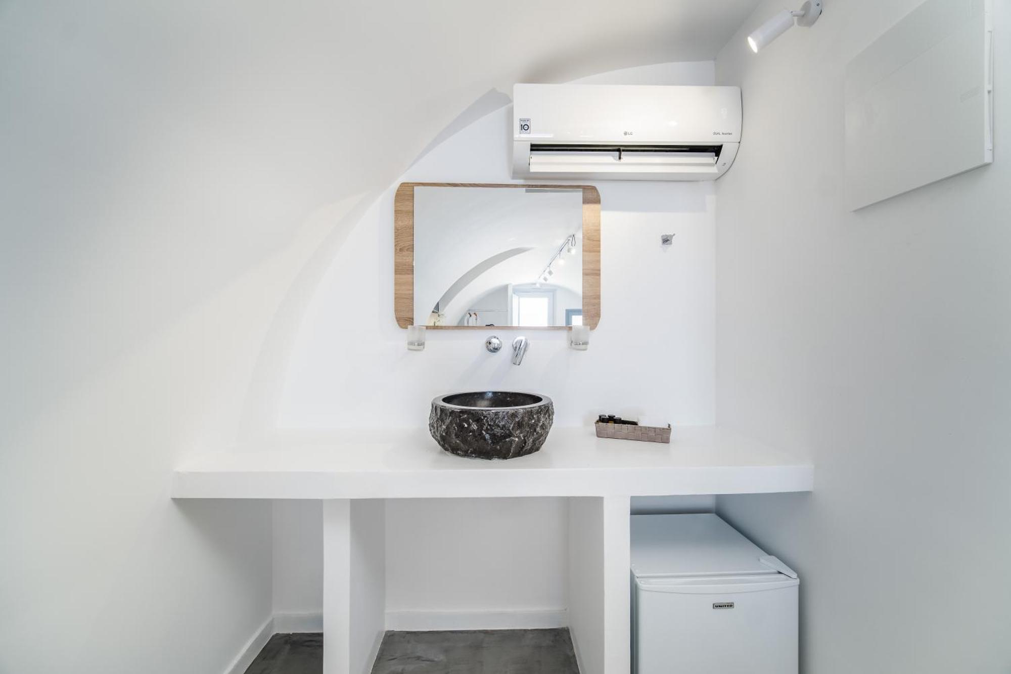 Serenita Luxury Suites Akrotírion エクステリア 写真