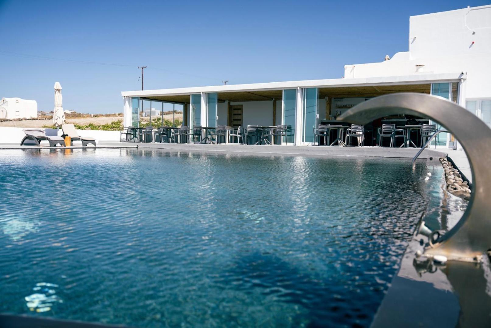 Serenita Luxury Suites Akrotírion エクステリア 写真