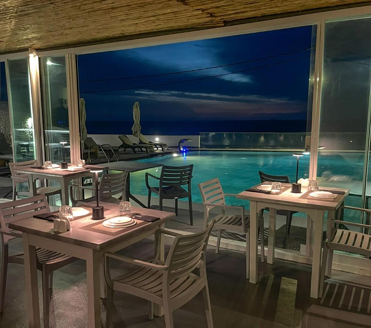Serenita Luxury Suites Akrotírion エクステリア 写真