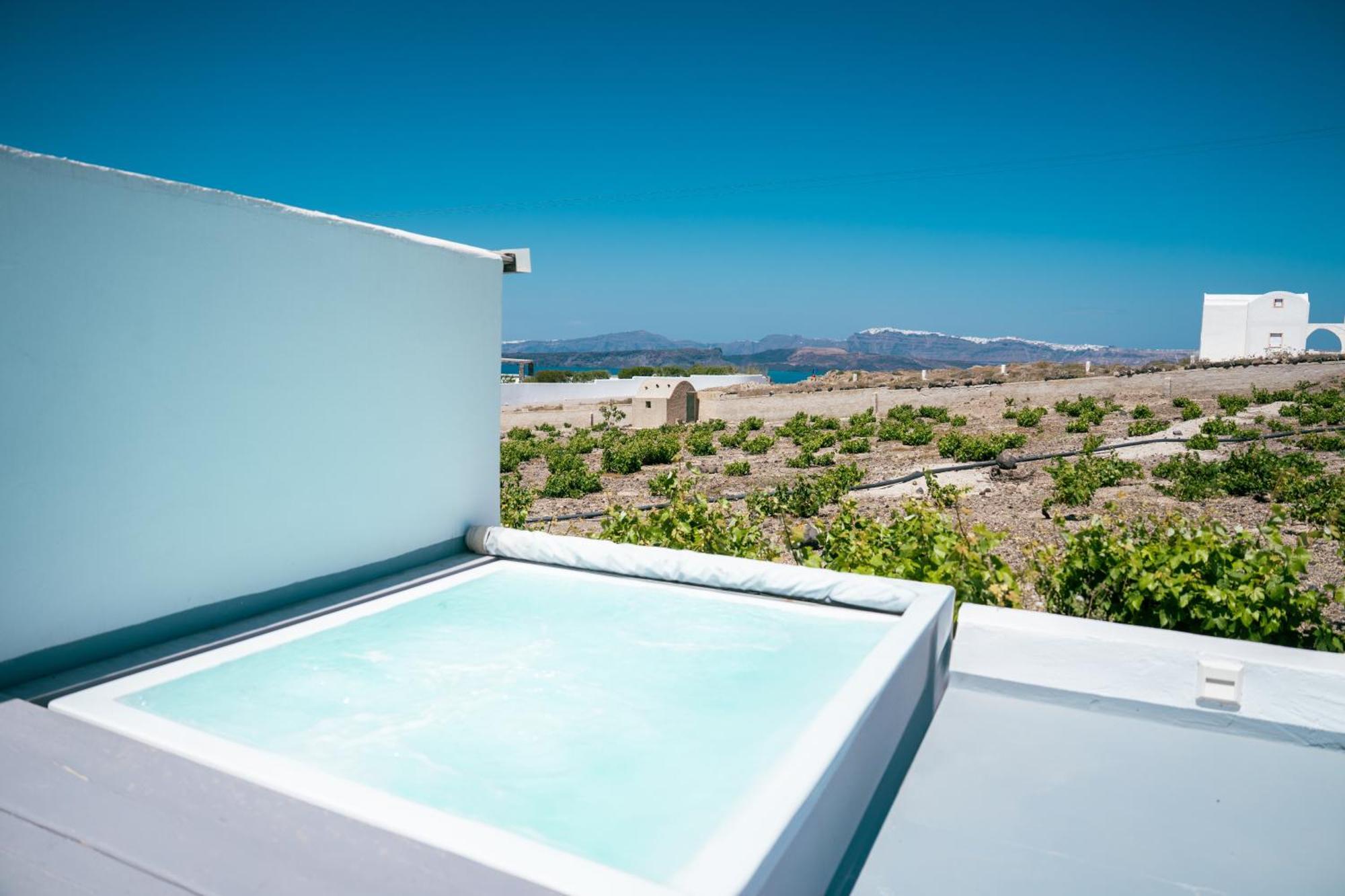 Serenita Luxury Suites Akrotírion エクステリア 写真