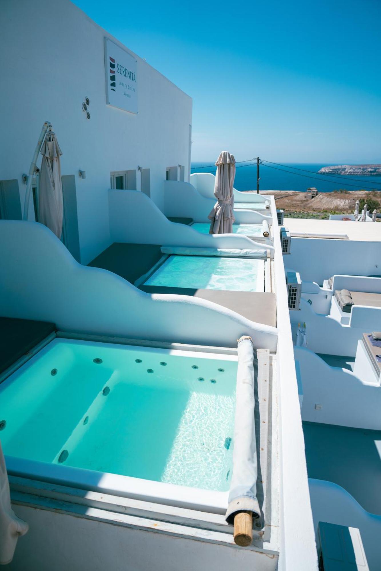 Serenita Luxury Suites Akrotírion エクステリア 写真
