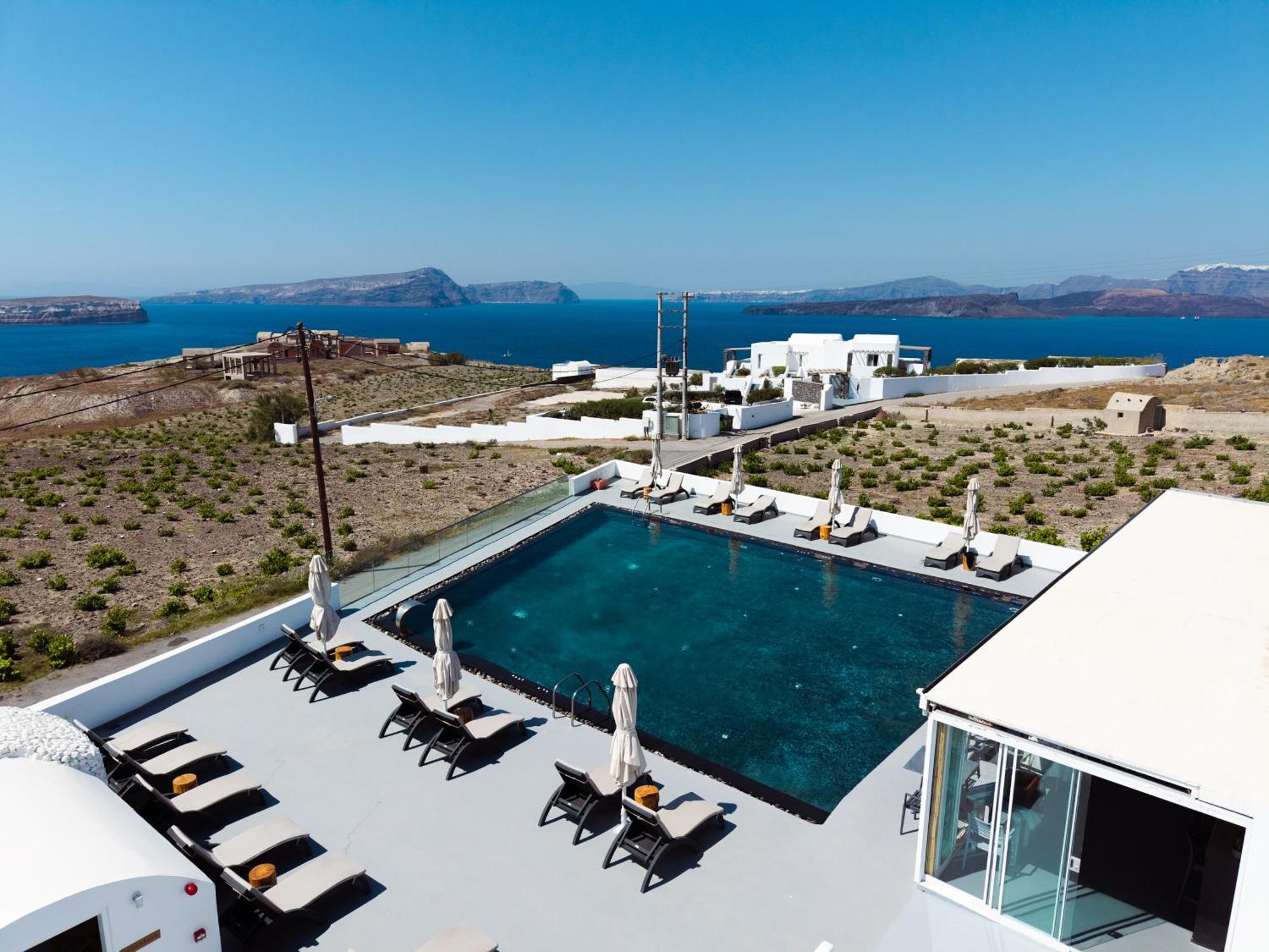Serenita Luxury Suites Akrotírion エクステリア 写真